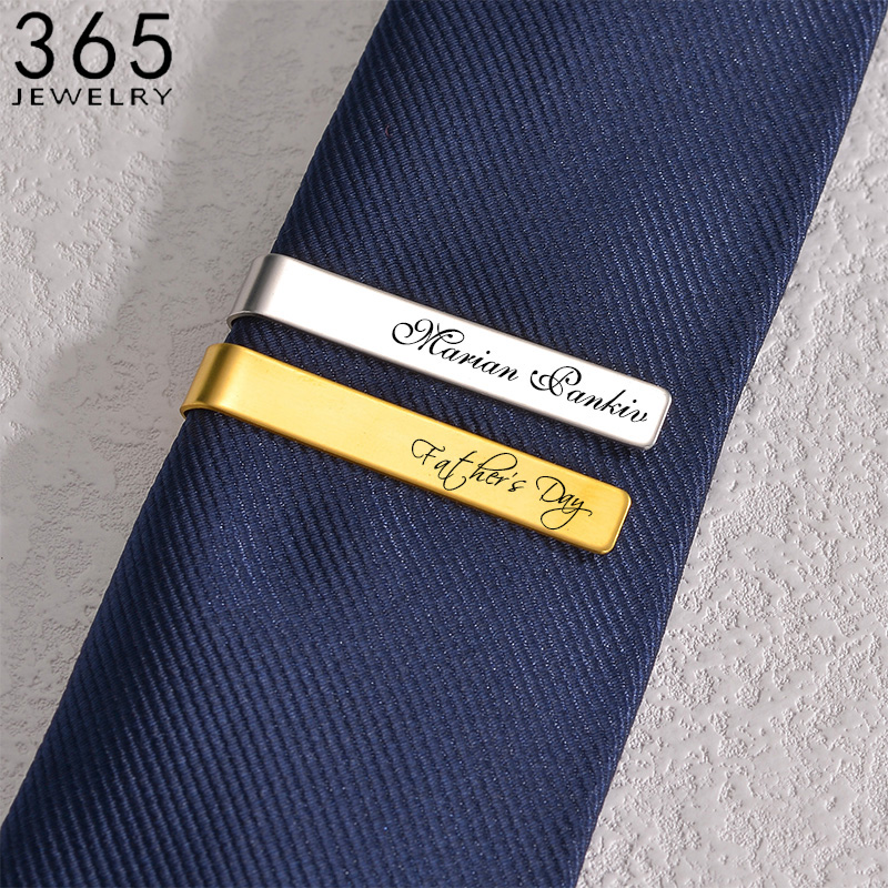 Tie Bar Set Gift - เข็มกลัดชื่อเนคไทที่แกะสลักทำจากสแตนเลสสำหรับผู้ชายโลโก้แบบสั่งทำวันและเนคไทสีชมพูสำหรับเป็นของขวัญแต่งงาน
