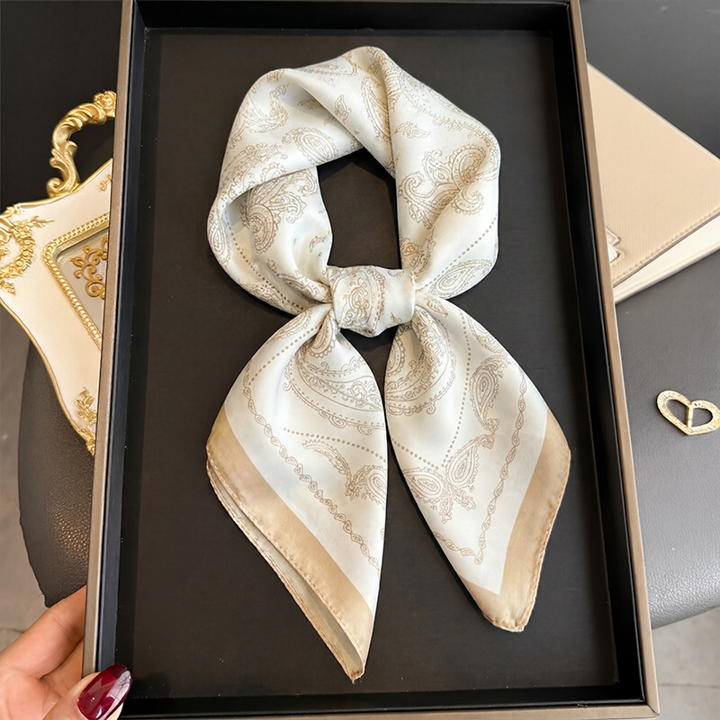 Face Scarf Mask - ผ้าพันคอสี่เหลี่ยมลายเพสลีย์สีเบจสไตล์วินเทจ ผ้าซาตินไหมสำหรับผู้หญิง ใช้ได้ทุกวันในฤดูร้อน ป้องกันแสงแดด ใช้เป็นเครื่องประดับผมและคอ