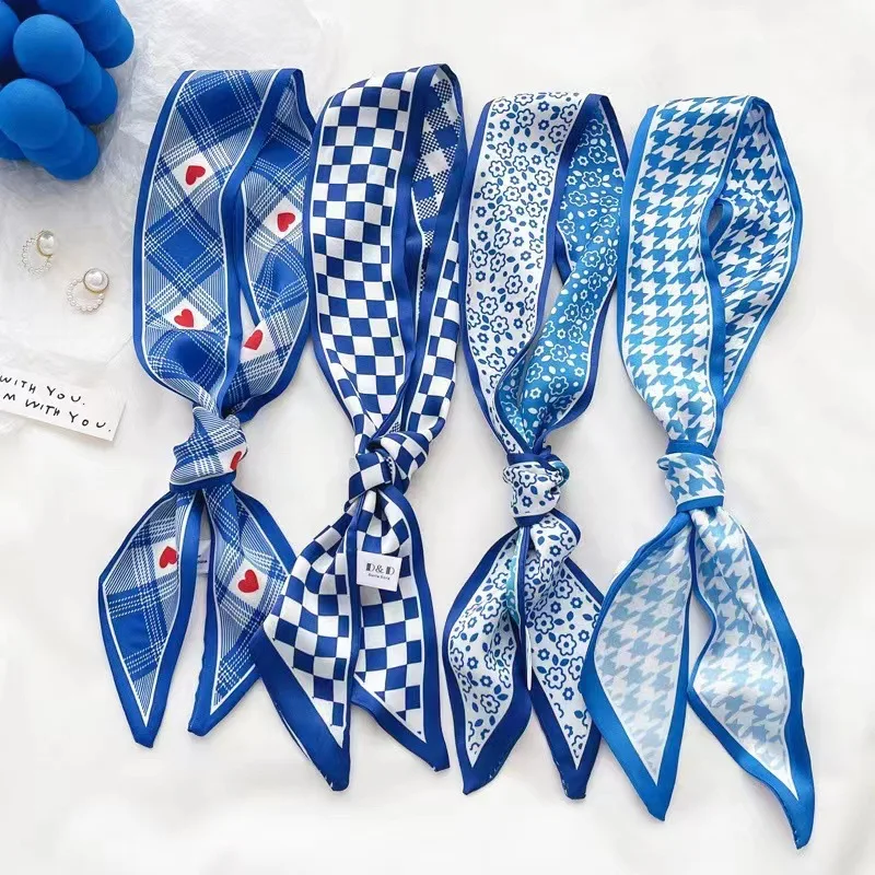 Ascot Neck Scarf - ผ้าพันคอไหมสีน้ำเงินไคลน์ ลายตารางหมากรุกแบบใหม่สำหรับผู้หญิง ผ้าพันคอไหมสไตล์โบฮีเมียนวินเทจ ใช้พันคอ พันศีรษะ สำหรับเดินทาง